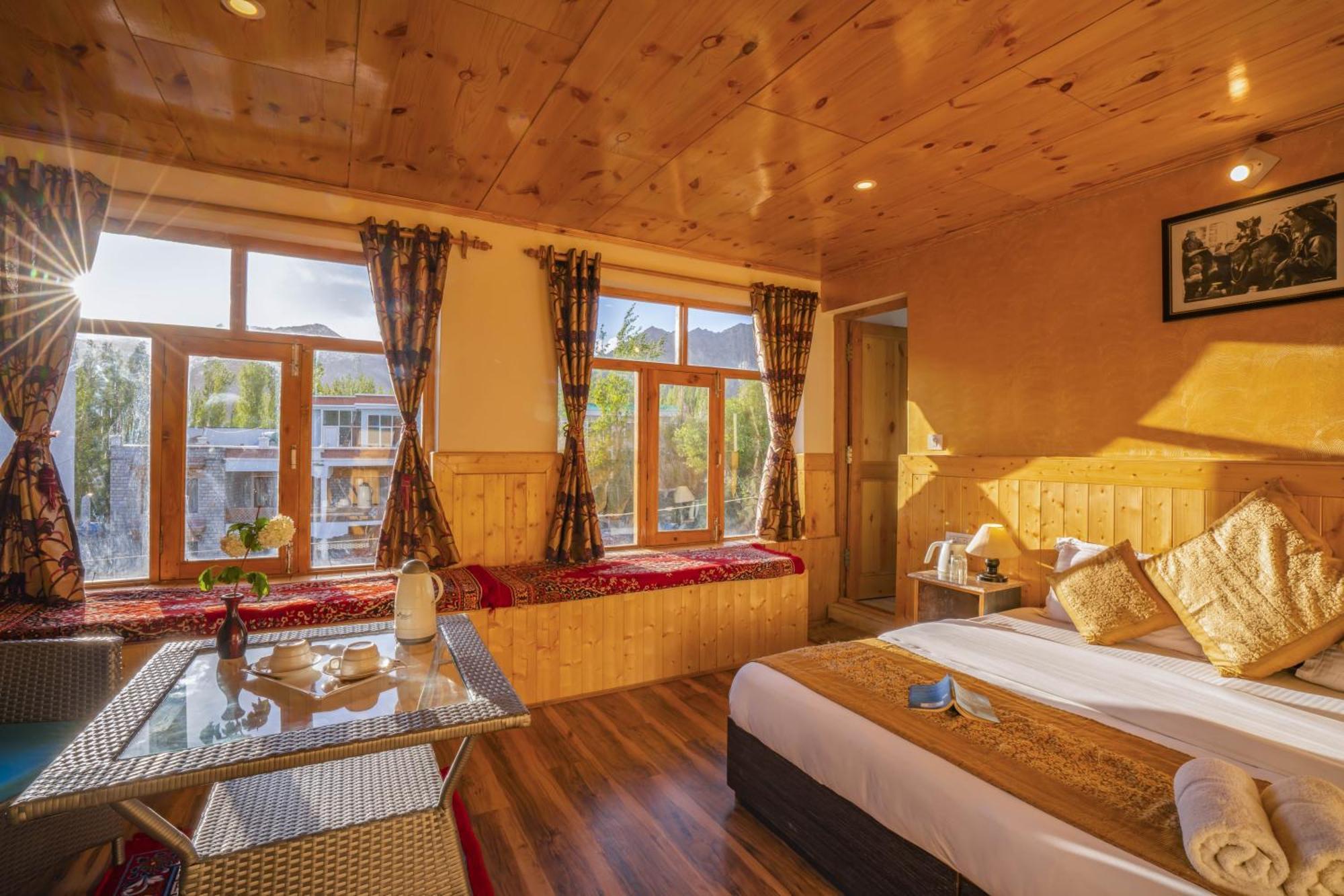 Rainbow Holiday Home Leh Bagian luar foto