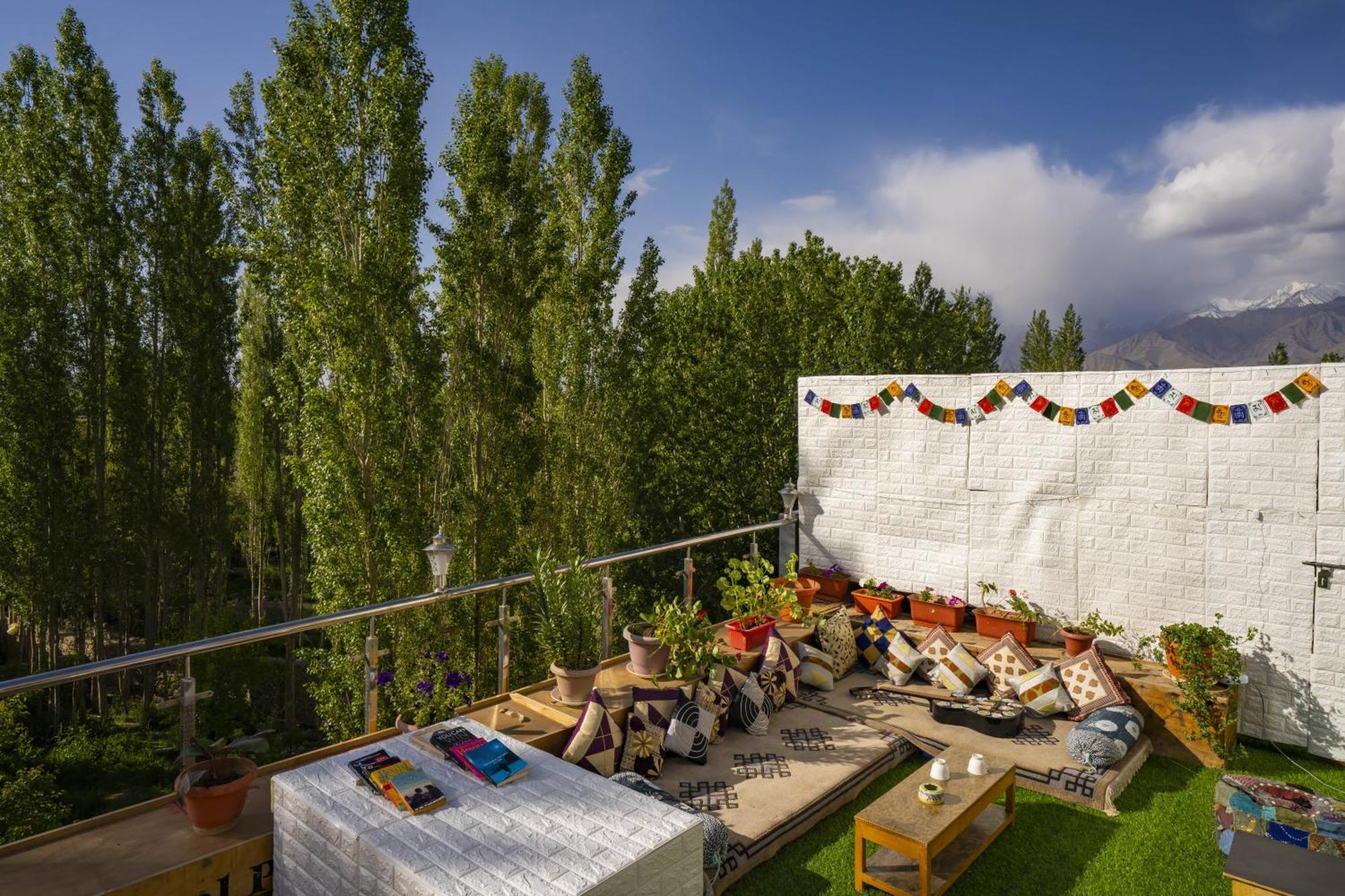 Rainbow Holiday Home Leh Bagian luar foto