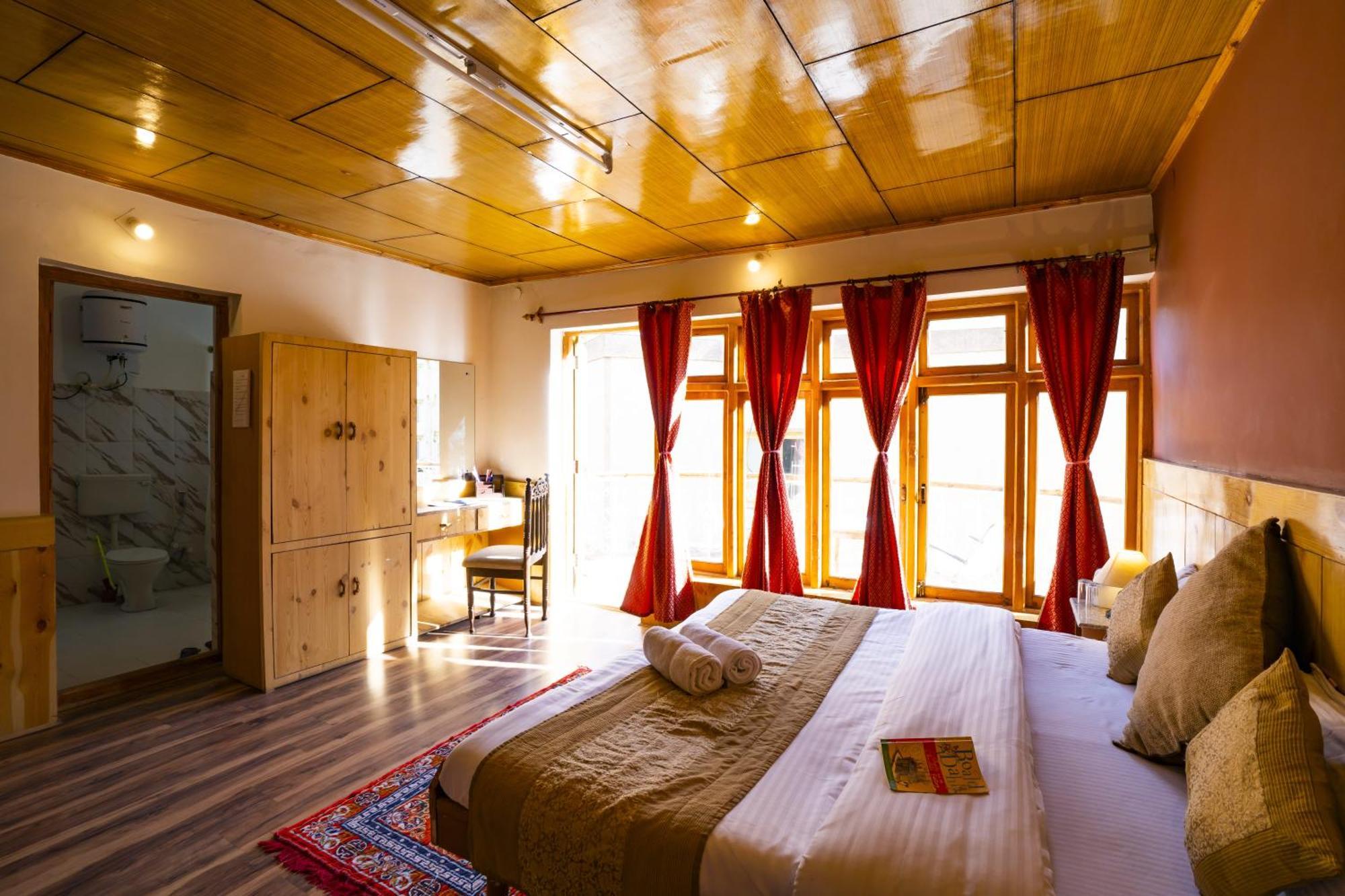 Rainbow Holiday Home Leh Bagian luar foto