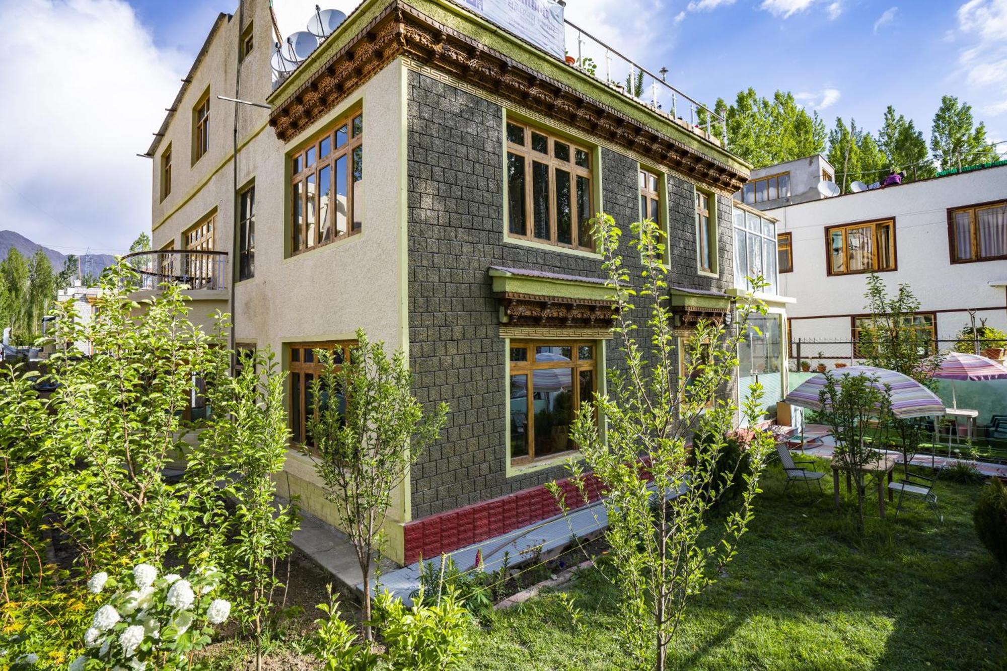 Rainbow Holiday Home Leh Bagian luar foto