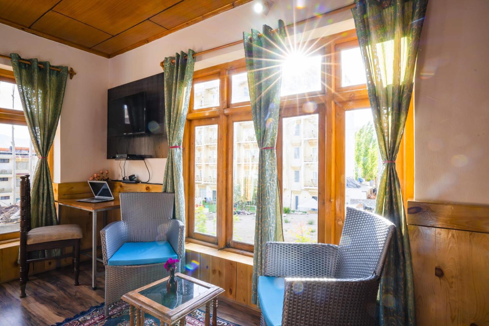 Rainbow Holiday Home Leh Bagian luar foto